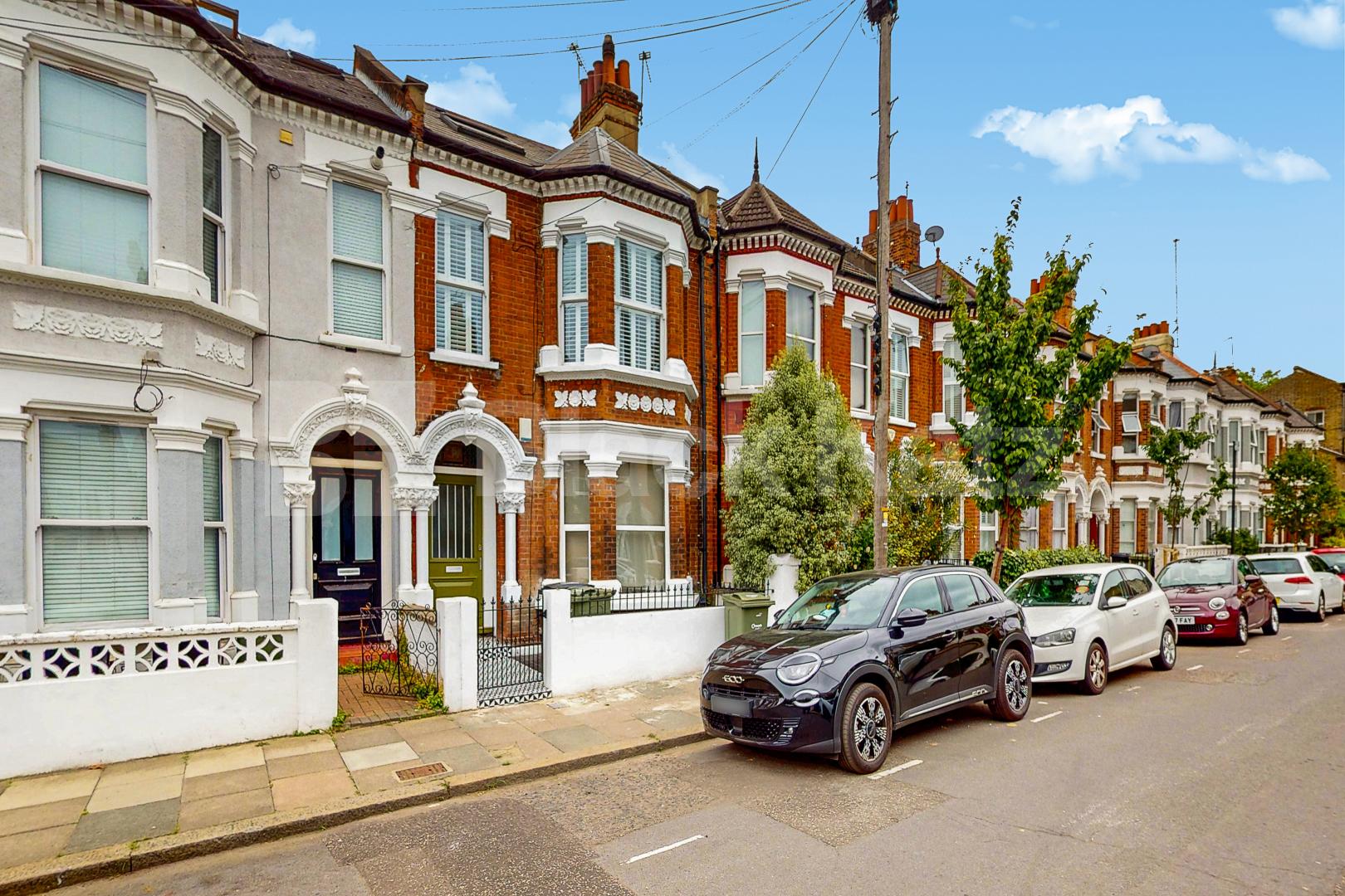 Spacious garden flat on bordering Clapham and Brixton. Ashmere Grove, Clapham / Brixton